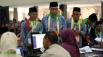 Calon Jamaah Haji Mulai Masuki Asrama Haji Pondok Gede