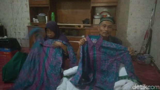 Rajin Menabung, Suami-Istri Pembersih Kebun di Tasik Naik Haji