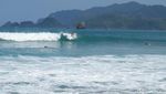 Foto: Serunya Lomba Surfing di Pantai Pulau Merah Banyuwangi