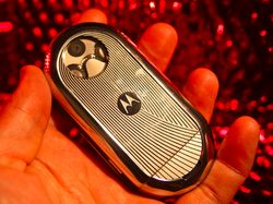 Nostalgia HP Super Mahal yang Menawan: Motorola Aura