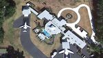 Menengok Rumah Nempel Bandara Milik John Travolta