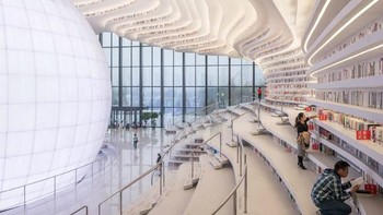 Perpustakaan Binhai di Tianjin punya rak buku bertingkat yang mampu menampung jutaan buku. Perpustakaan dijuluki The Eye karena terdapat bentuk bola, yang tampak seperti iris mata. Foto: via Brainberries