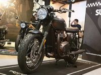 Triumph Bonneville T120 Ace. 