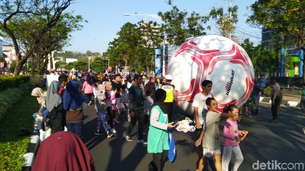Bola Raksasa Sambut Acara ASEAN School Games di Semarang