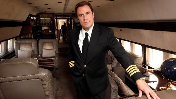 Banyak yang bilang rumah merupakan representasi personal bagi pemiliknya. Boleh jadi anggapan itu benar, seperti John Travolta dengan rumah bandaranya.