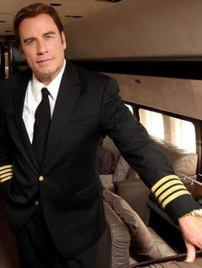 Intip Jeroan Rumah John Travolta yang Punya Bandara Pribadi di Halamannya