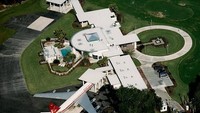 Aktor kawakan Hollywood John Travolta, 2016 lalu membeli Rumah Perumahan Udara Jumbolair di Florida.