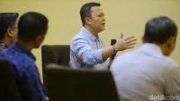 Kontestasi antara Bambang Soesatyo (Bamsoet) dan Airlangga Hartarto sebagai calon ketum makin memanas. Untuk itu, Andi menyebut restu Jokowi itu akan menjadi penyejuk.