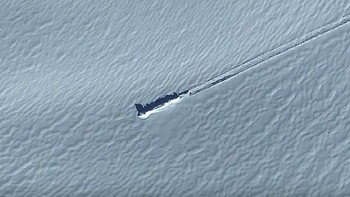 Pernah terjadi kecelakaan UFO yang mendarat di sana. Sebuah gambar yang diambil dari Google Earth beredar, diklaim sebagai sebuah UFO yang mengalami kecelakaan dan mendarat di sana. Foto: via Brainberries