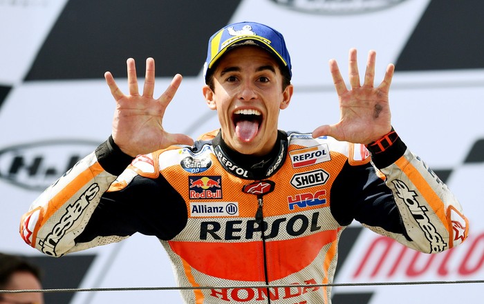 Saat Marc Marquez Ngebut Pakai Tuk-tuk