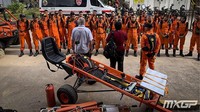 Para anggota Basarnas turut diperbantukan di ajang ini. (Foto: MXGP)
