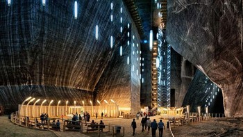 Dibuka pada 1992, Salina Turda dikunjungi oleh sekitar 618.000 wisatawan Rumania dan asing (data 2017). Foto: via Brainberries