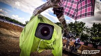 Untuk yang tak bisa menyaksikan secara langsung, gelaran ini juga disiarkan secara live, bahkan ke seluruh dunia. (Foto: MXGP)