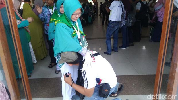 Tangis Haru Warnai Keberangkatan Kloter Pertama Haji Ciamis