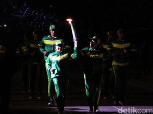 Saat Atlet Legenda Jatim Sulut Obor Tanda Dimulainya Porprov