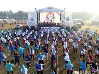 Ramaikan BYMS, Warga Cimahi Antusias Ikut Senam Pagi & Fun Walk