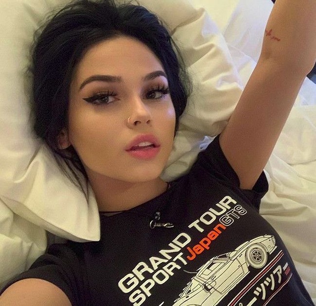 Untuk mewujudkan mimpinya menjadi penyanyi profesional, Maggie dan keluarga pindah dari kota asalnya Texas ke Los Angeles.  Foto: dok. Instagram, Getty Images