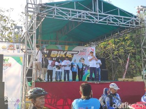 Ribuan Peserta Funbike di Bojonegoro Deklarasi Indonesia Bersatu