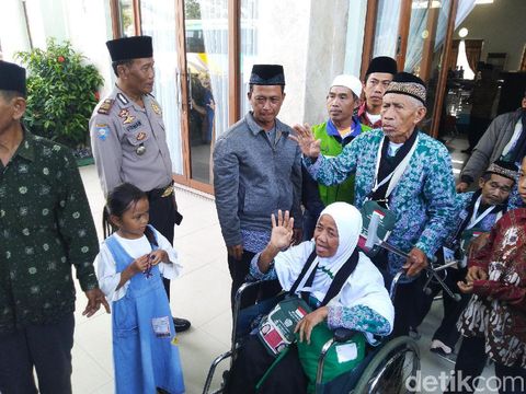 Tangis Haru Warnai Keberangkatan Kloter Pertama Haji Ciamis