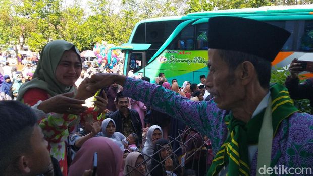 Tangis Haru Warnai Keberangkatan Kloter Pertama Haji Ciamis