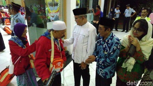 Calhaj Kloter 1 Embarkasi Solo Berangkat ke Tanah Suci
