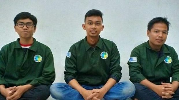 3 Mahasiswa ITS yang membuat abractor-cells