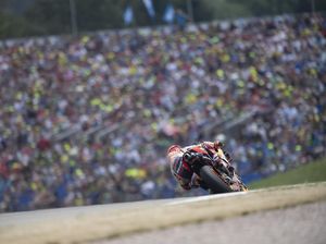 Bukannya Tak Percaya Marquez, Crutchlow Ingin Coba Sendiri Sasis Baru Honda