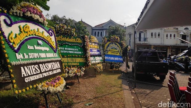 Jokowi hingga SBY Kirim Karangan Bunga ke Rumah Duka Sutopo