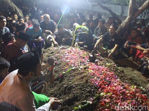 Usai Disalatkan, Jenazah Toriq Pelajar Hilang di Bukit Piramid Dimakamkan
