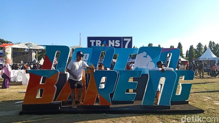 Cita Citata hibur acara nonton bareng MotoGP Trans7 di Denpasar, Bali. (Foto: Aditya Mardiastuti/detikSport) Cita Citata hibur acara nonton bareng MotoGP Trans7 di Denpasar, Bali. (Foto: Aditya Mardiastuti/detikSport)