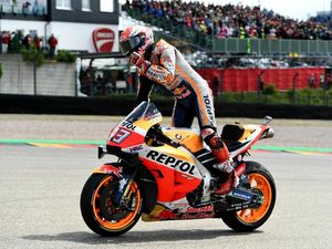 Cuma Marc Marquez yang Bisa Taklukkan Honda RC213V