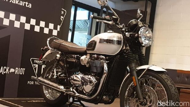 Triumoh Bonneville T120 Diamond. 