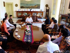 Jokowi Ajak Rich Brian Lihat Kambing di Istana Bogor