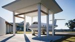 Menengok Rumah Nempel Bandara Milik John Travolta