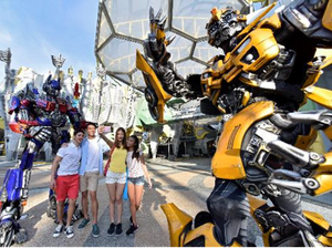 Libur Sekolah, Momen Tepat Bertualang ke New York hingga Ngobrol dengan Megatron