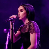 Dalam Instagramnya, penyanyi cantik 20 tahun itu mengatakan bahwa dia tiba-tiba ditangkap saat di tengah perjalanannya menuju tempat konsernya di Malaysia pada 21 Juni lalu.  Foto: dok. Instagram, Getty Images