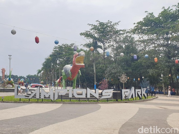 Jalan jalan Santai ke Taman Lampion Tegalega  Bandung 