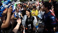 Selain itu, festival perang pistol air ini pun kerapkali dimanfaatkan warga untuk menjadi ajang berkumpul bersama keluarga maupun kerabat. Chung Sung-Jun/Getty Images.