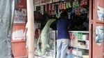 8 Meme Kocak Biawak Panjat Pagar, Jadi Tukang Sayur hingga Antar Galon Air