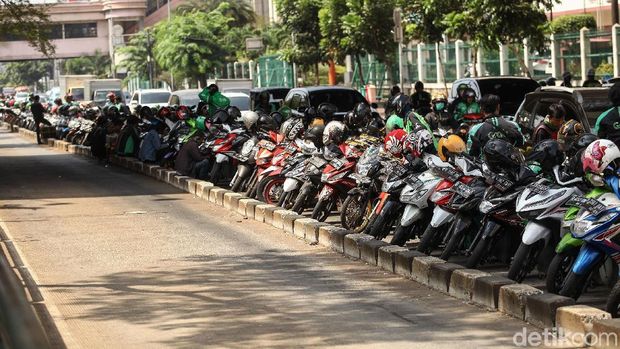 Ilustrasi Ojol Parkir Parkir sembarangan 