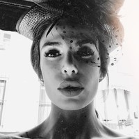 Negzzia yang takut dihukum cambuk 148 kali karena berpose seksi itu pun sempat kabur ke Turki sebelum akhirnya mendaftarkan diri untuk mendapat suaka di Prancis tahun lalu. Di negeri fashion tersebut, Negzzia berharap bisa mengejar impiannya untuk bekerja di industri fashion. (Foto: Instagram/@negzzia)