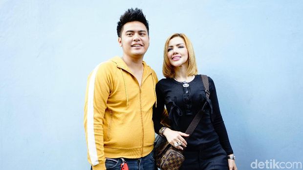 Galih Ginanjar dan Barbie Kumalasari saat ditemui di studio Trans TV.