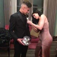 Kylie Jenner menyelamatkan seorang remaja pria dari rasa malu dan kecewa, karena pasangan prom-nya kala itu membatalkan kencan secara mendadak. Pada pesta perpisahan di Sacramento, California, Kylie muncul sebagai teman kencan Albert Ochoa di prom yang tentu saja membuat seisi sekolah iri. Ini juga merupakan pengalaman pertama Kylie ke pesta prom. (Foto: Instagram)