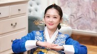 Wah, makin imut ya saat Jang Nara berpose dengan hanbok. Dok. Instagram/nara0318