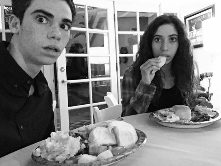 Mengenang Kepergian Cameron Boyce yang Suka Makan Bareng Keluarga dan Sahabat