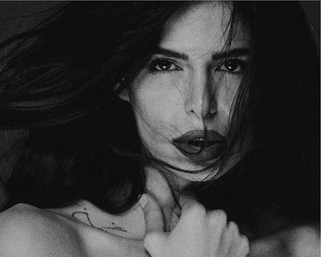 Negzzia juga mengaku beberapa kali diminta untuk menghabiskan malam dengan pria yang mau membantunya mendapatkan pekerjaan. Menolak melakukannya, pria tersebut membatalkan pertolongannya yang membuat Negzzia harus menggelandang karena tak punya pekerjaan dan tempat tinggal. (Foto: Instagram/@negzzia)