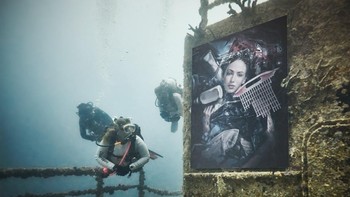 Karya foto tersebut dapat dilihat oleh siapa pun yang ingin menyelam ke kedalamannya. Foto: Staudinger + Franke