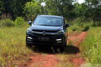Review DFSK Glory 560, Pesaing Toyota Rush 