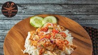 Di Ayam Blenger PSP ada menu ayam geprek super pedas yang nikmat disantap dengan nasi hangat. Apalagi di sini juga ada menu ayam dengan lelehan keju mozarella. Foto: istimewa