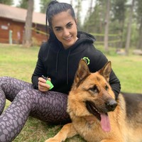 Ketika Presley mulai bekerja, tubuhnya sangat kecil dan terlihat lebih mungil daripada pemadam kebakaran pada umumnya. Hal tersebut membuat banyak orang meragukan kemampuannya apakah ia cocok untuk pekerjaan tersebut. Foto: Instagram